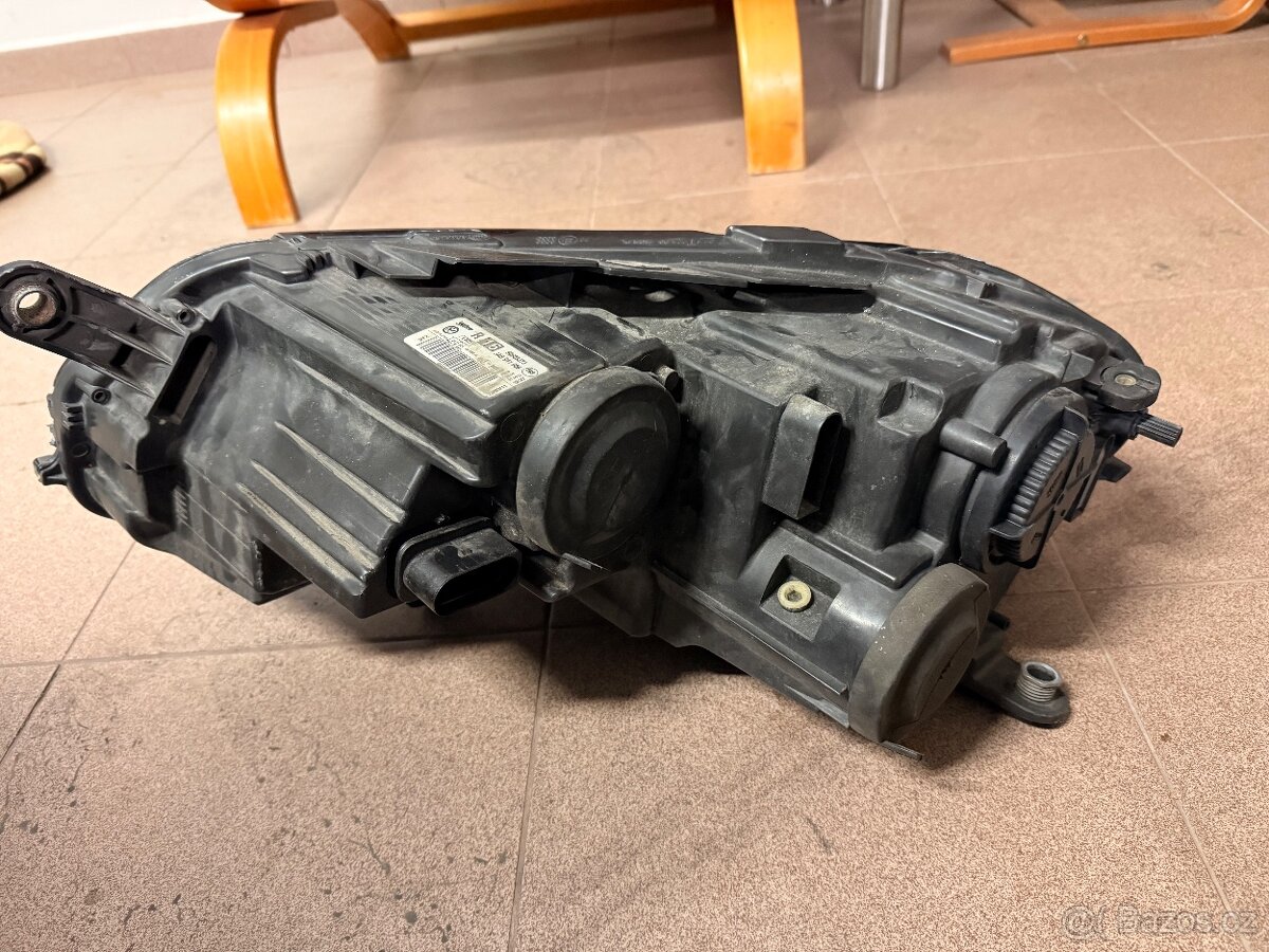 PREDNI SVETLA NA VOLKSWAGEN PASSAT B7 - 4
