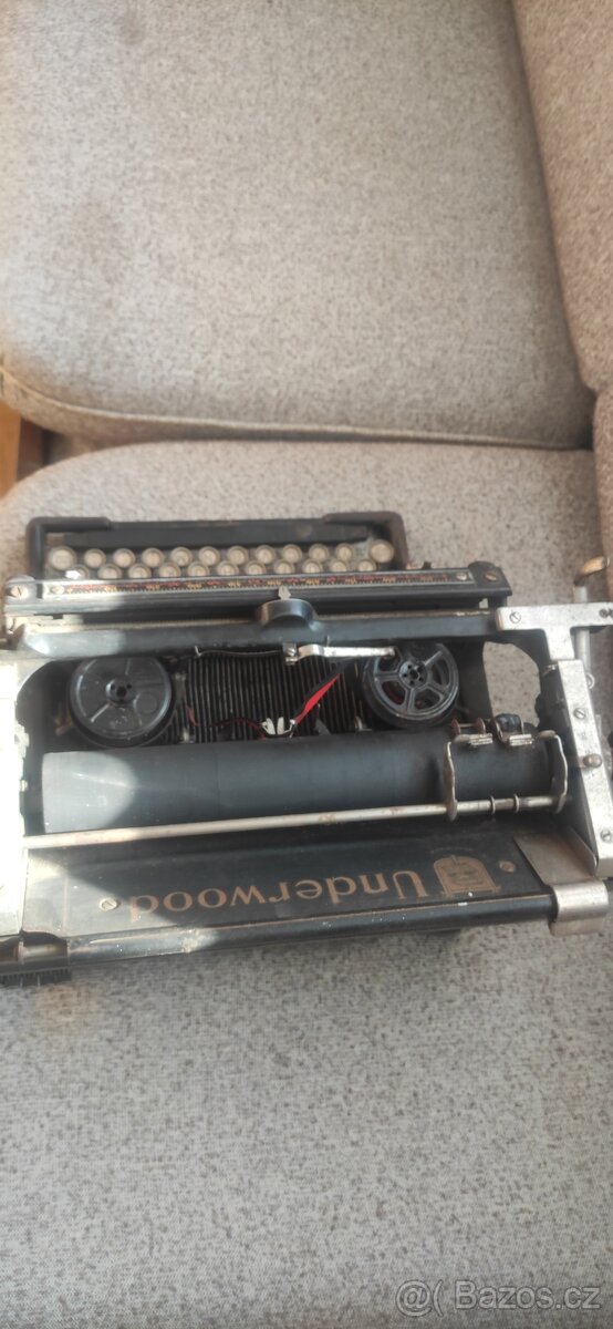 Psací stroj UNDERWOOD - 4