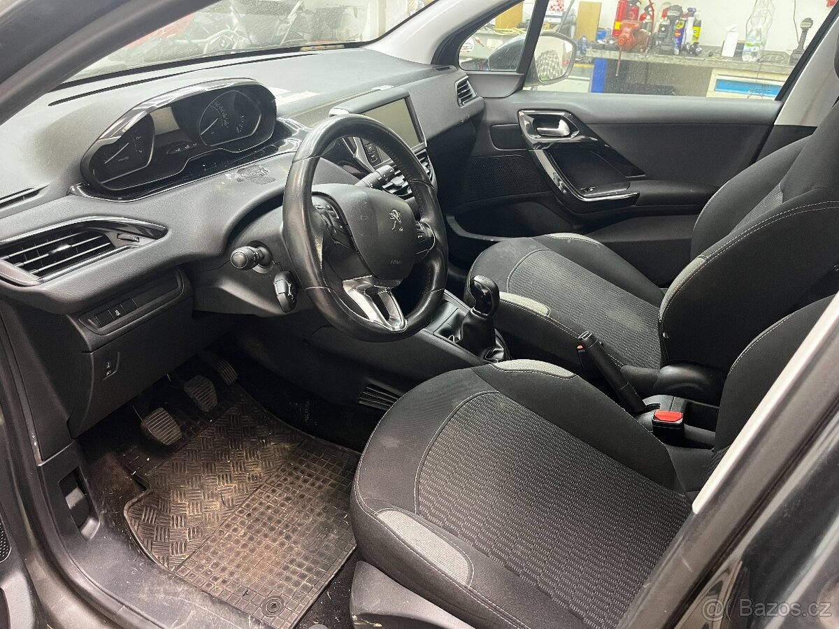 Peugeot 208 1.2 HMZ r.v 2016 na ND - 4