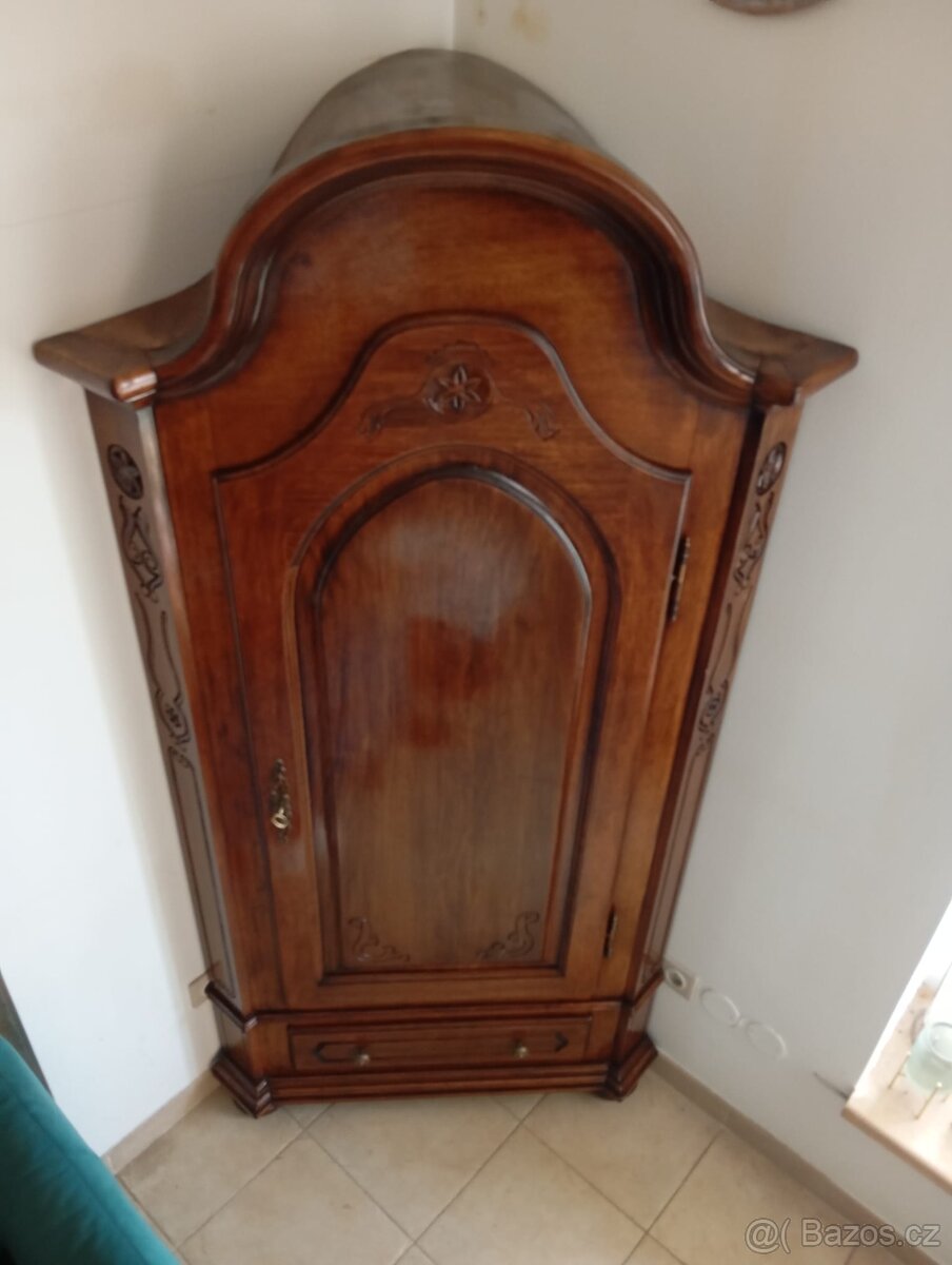 Starožitná rohová selská skříň Voglauer - 4