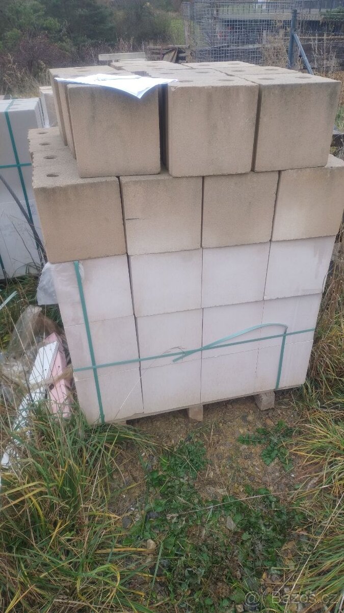 Daruji cihly za odvoz, VPC - 4