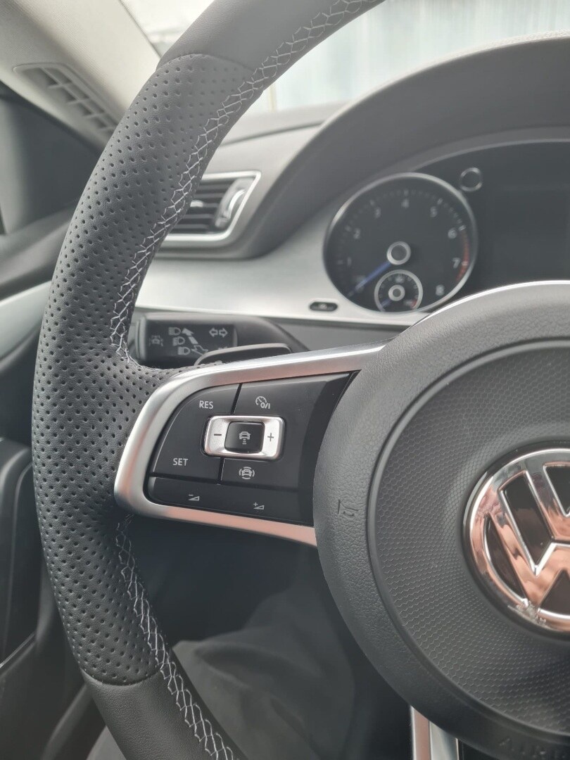 VOLANT VOLKSWAGEN R RLINE kožený CIERNE PREŠÍVANIE - 4