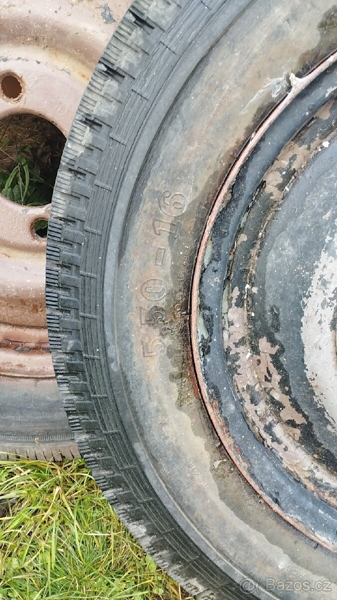Staré, historické disky s pneu, Tatra, Praga, 16 palců - 4
