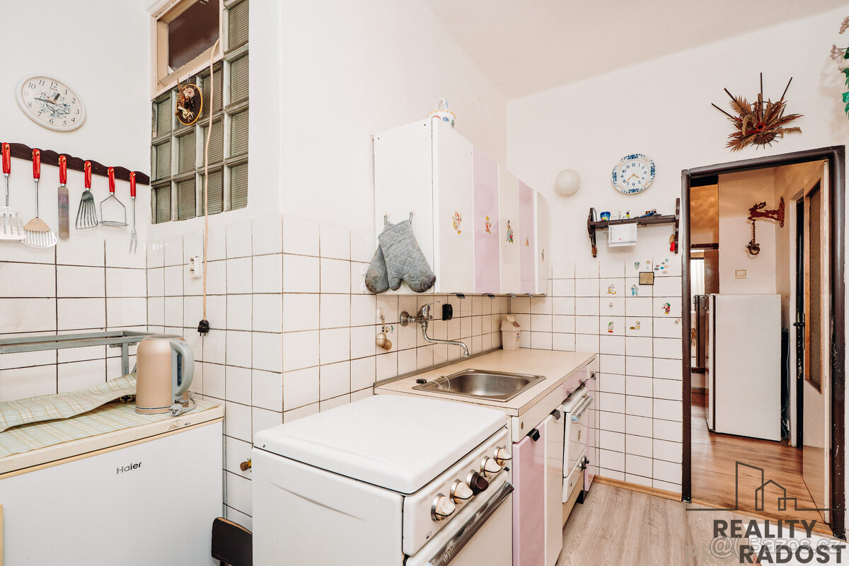 Prodej bytu 3+1 71m² se zahrádkou a dvougaráží – Nádražní - 4