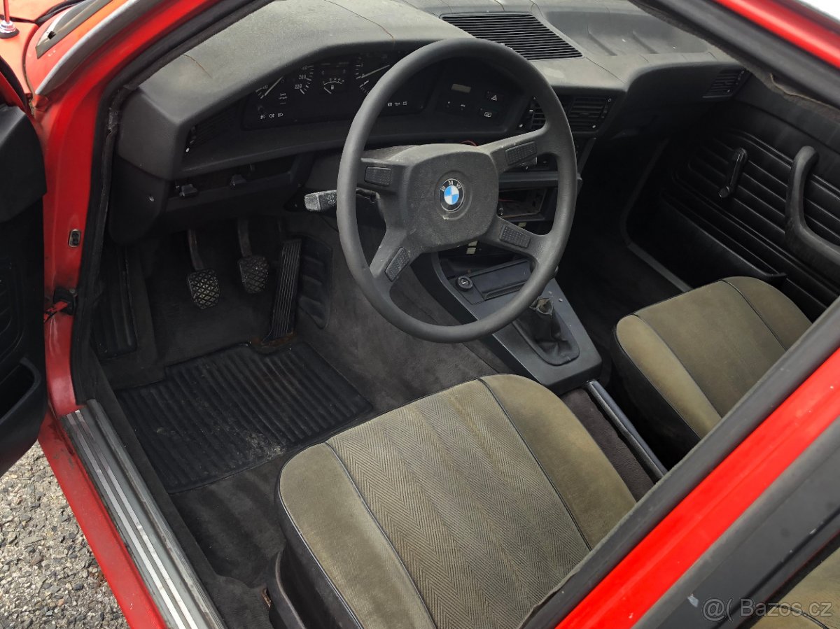BMW 520 i E28 cervena nahradni dily - 4