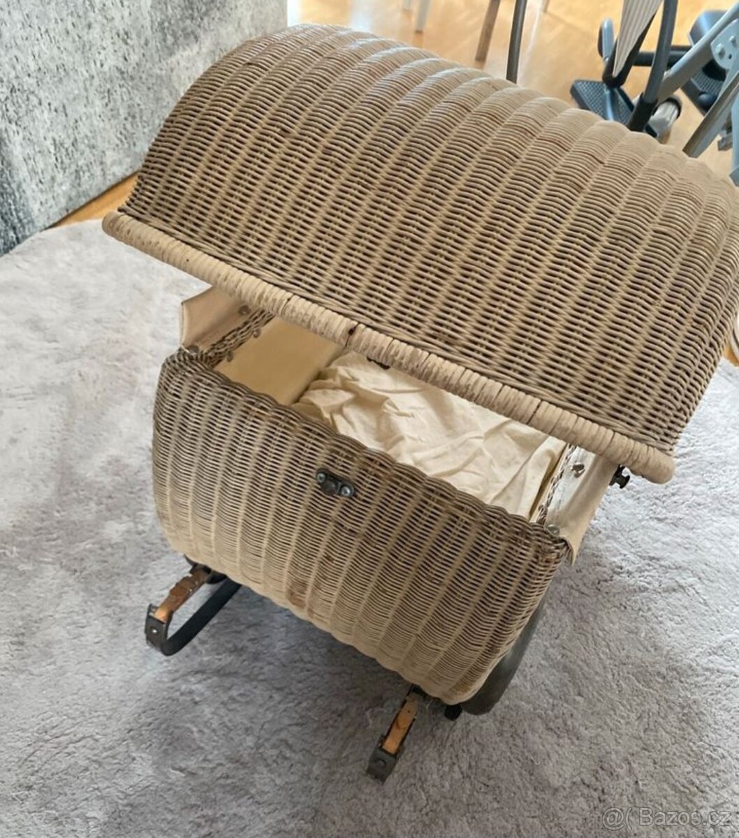 Starý dětský kočárek - 4