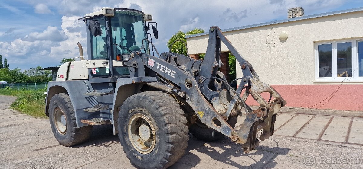KOLOVÝ NAKLADAČ TEREX TL 210 - 4