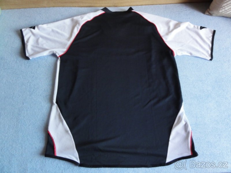 Různá nová fotbalová trika - 4