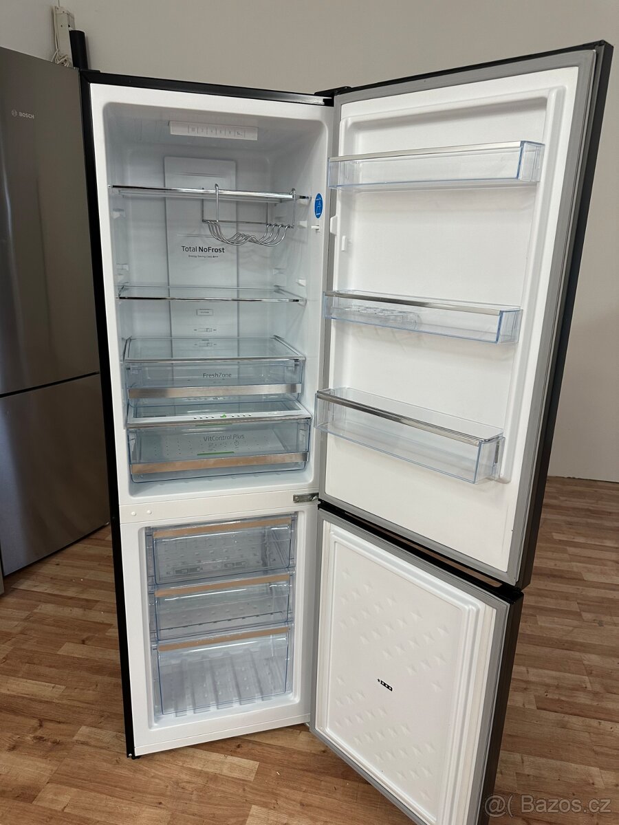 Lednice s mrazákem Amica (110) - 4