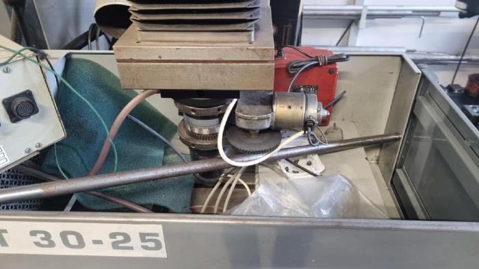 Elektroerozivní stroje HLOUBIČKA T 30/25 - 4