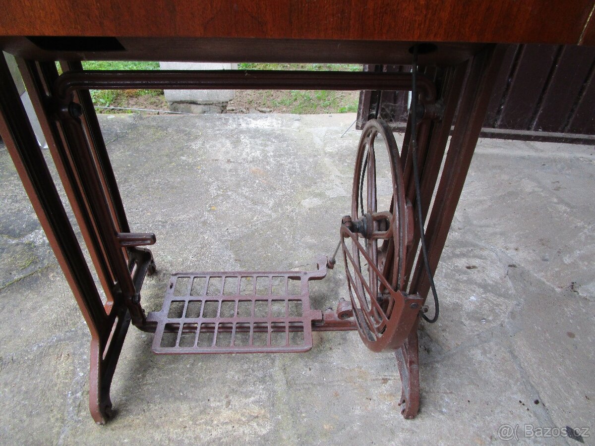 Šicí stroj SINGER , MINERVA - 4