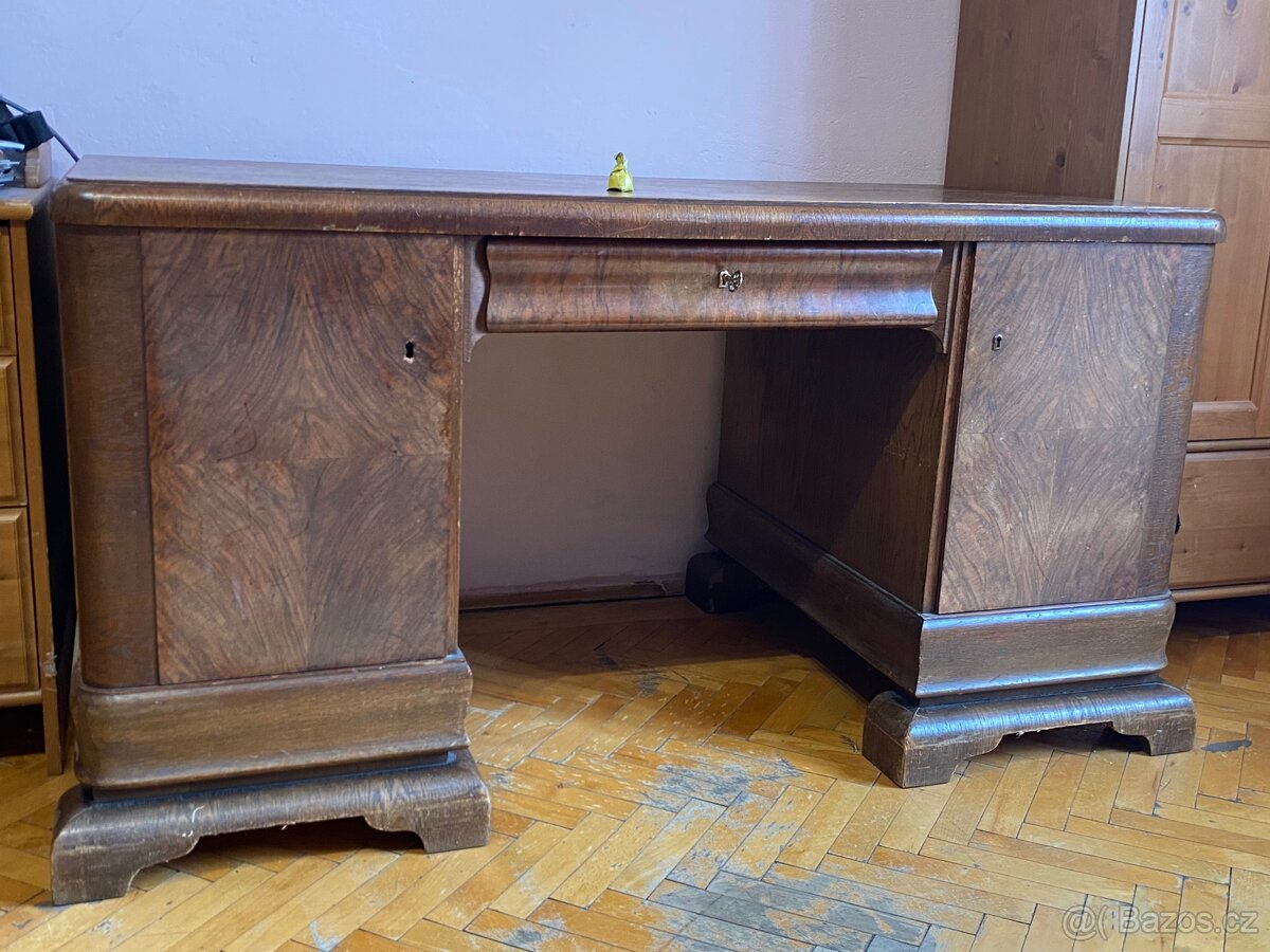 Dřevěný psací stůl - 4