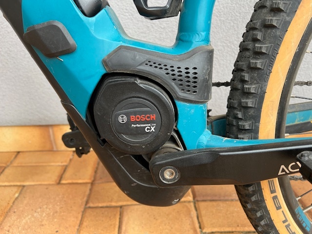 Horské elektrokolo CUBE - 4
