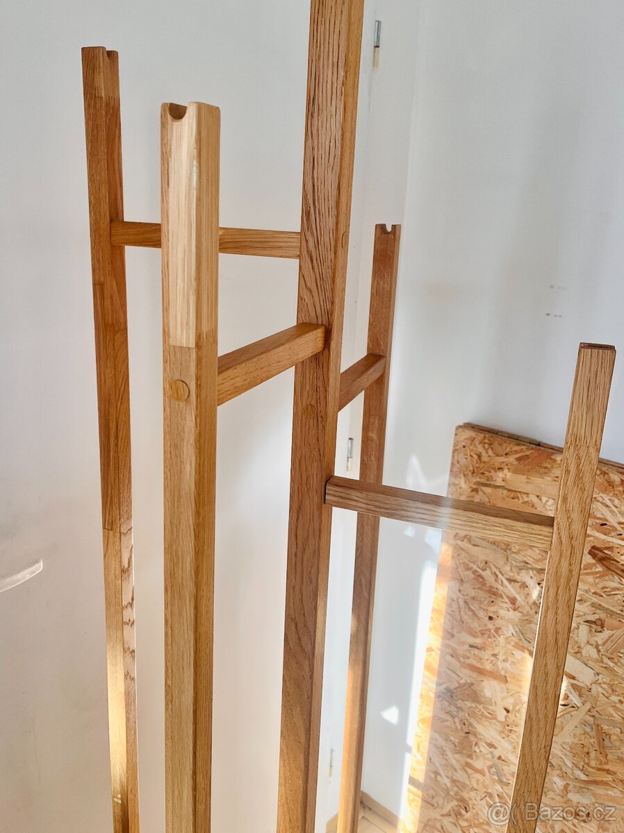 Stojan věšák na kabáty z masivního dubu - 4