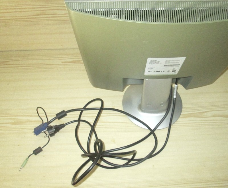 LCD monitor - 19 palců - 4