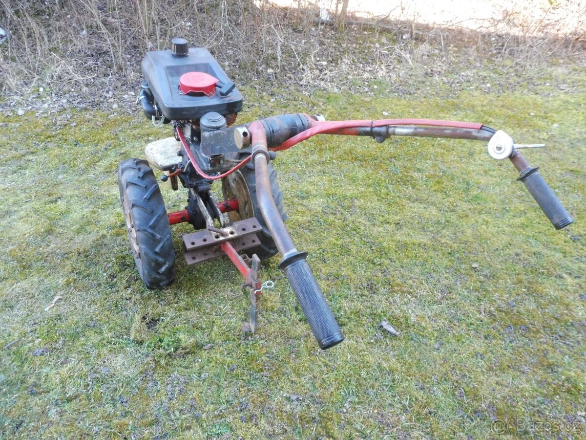 prodám malotraktor vari se spoustou nářadí, výborný stav - 4