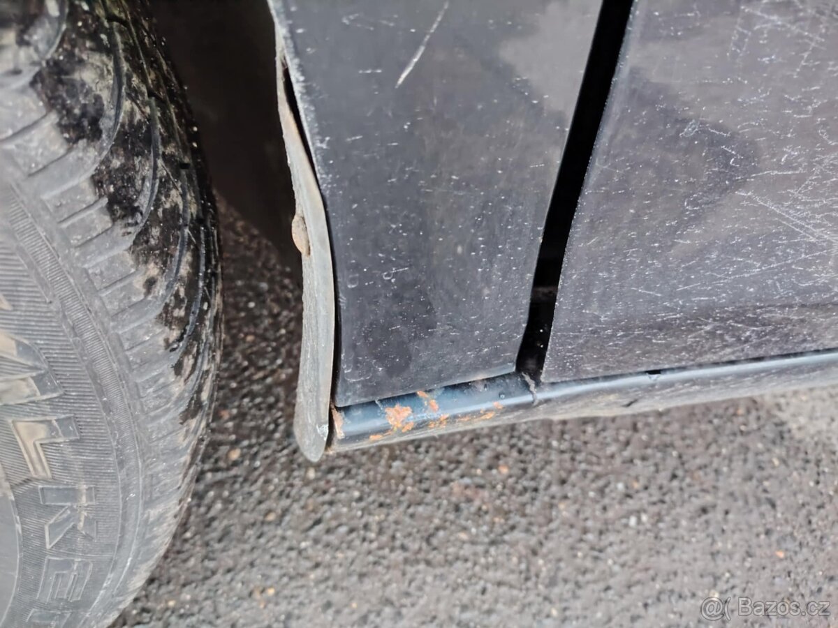 prodám přední blatníky na VW Golfa 5 Variant - 4