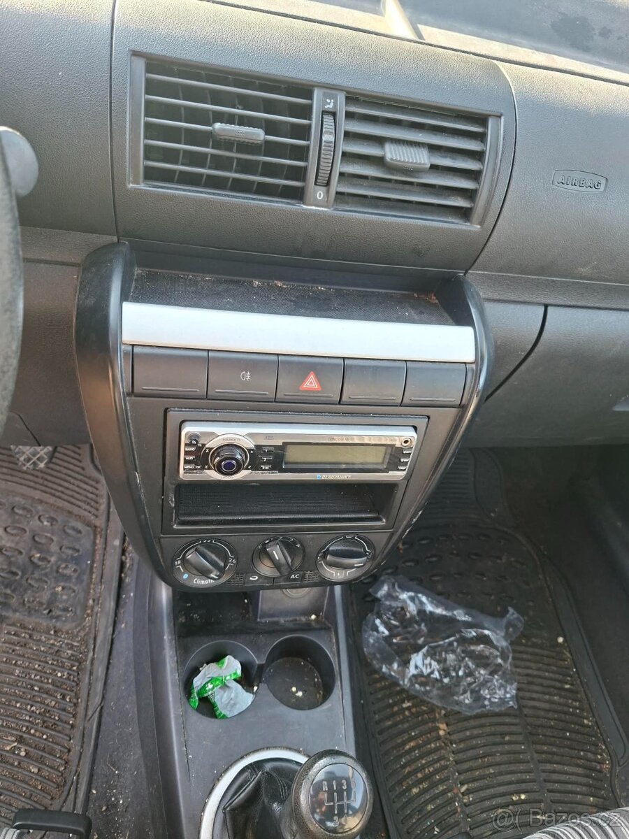 Rozpredám VW Fox 1.2HTP 40kw BMD 2007 - 4