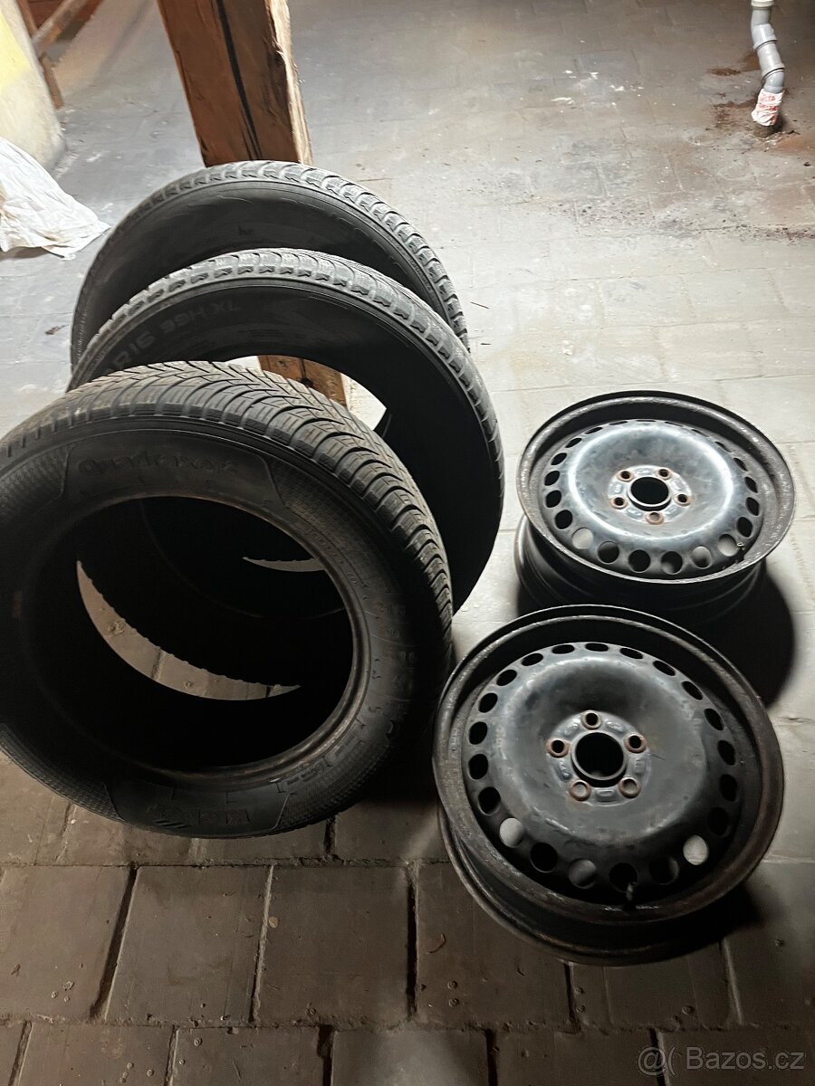 Prodám pneu 215/60/16+puklice+disky - 4