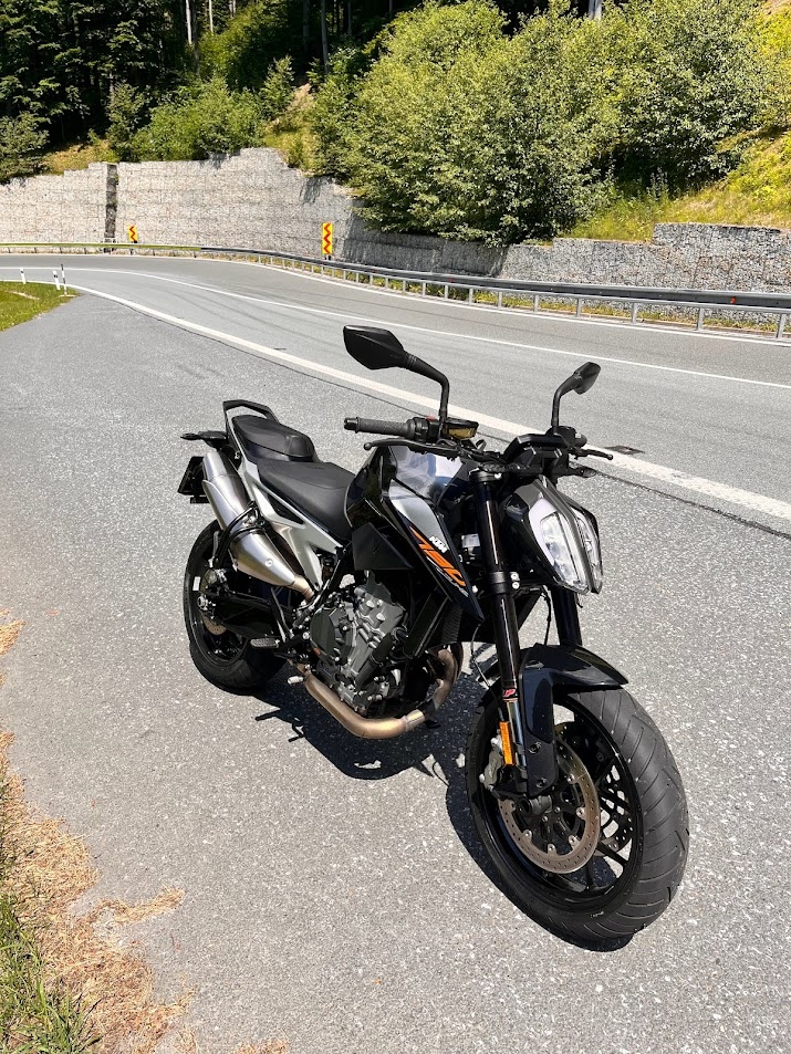 KTM duke 790