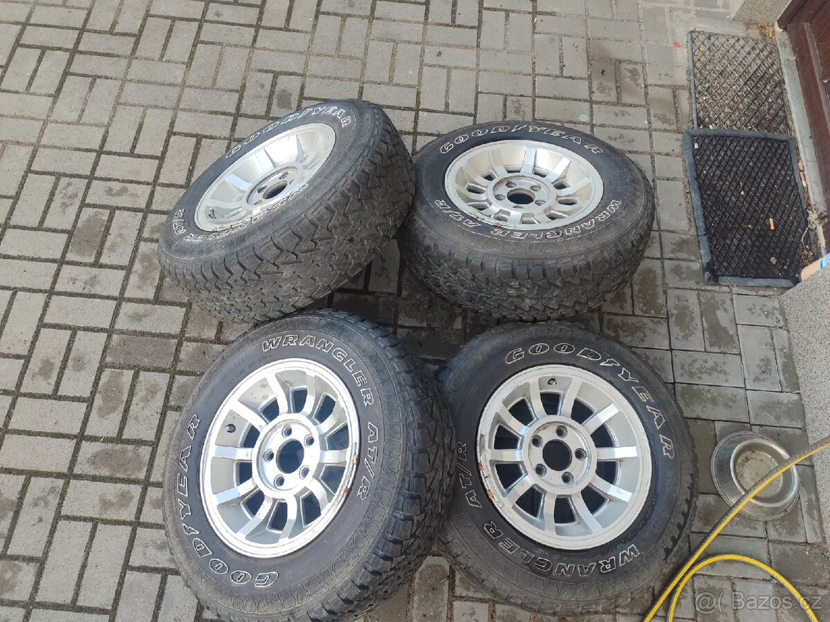 ALU kola Jeep