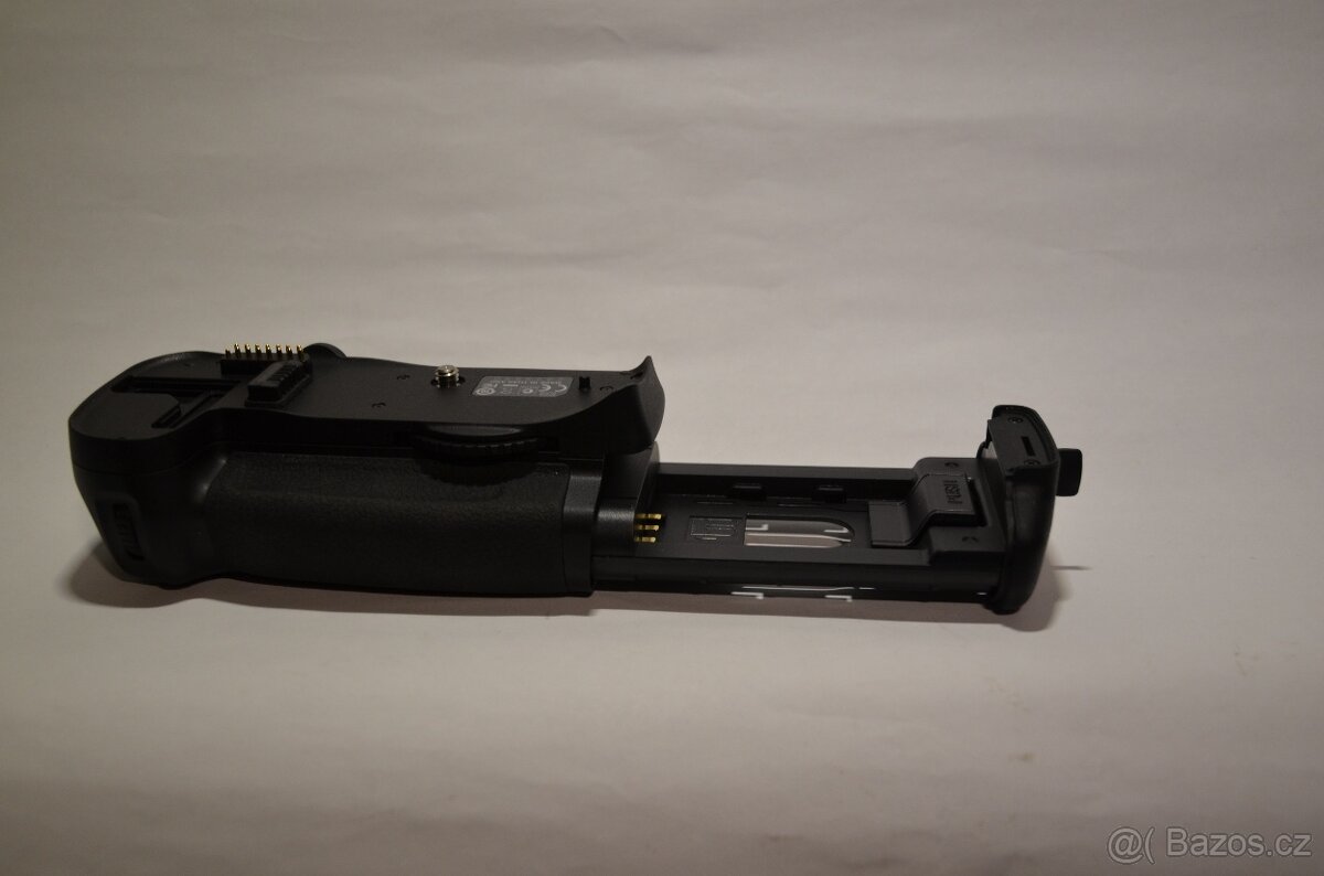 Nikon MB-D10 - bateriový Grip - 4
