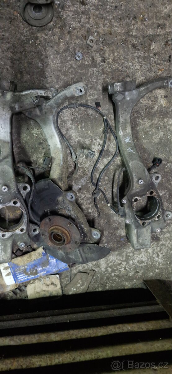 Leva predni tehlice audi A4 B6 B7 8E - 4