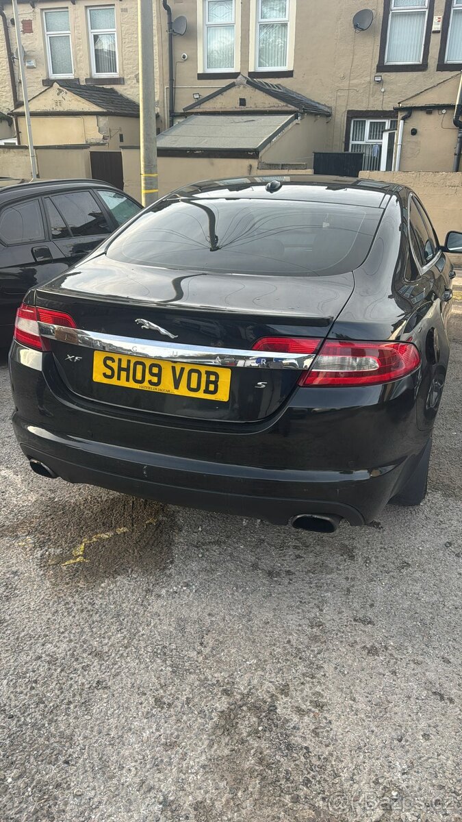 Jaguar XF světlý kožený interiér - 4