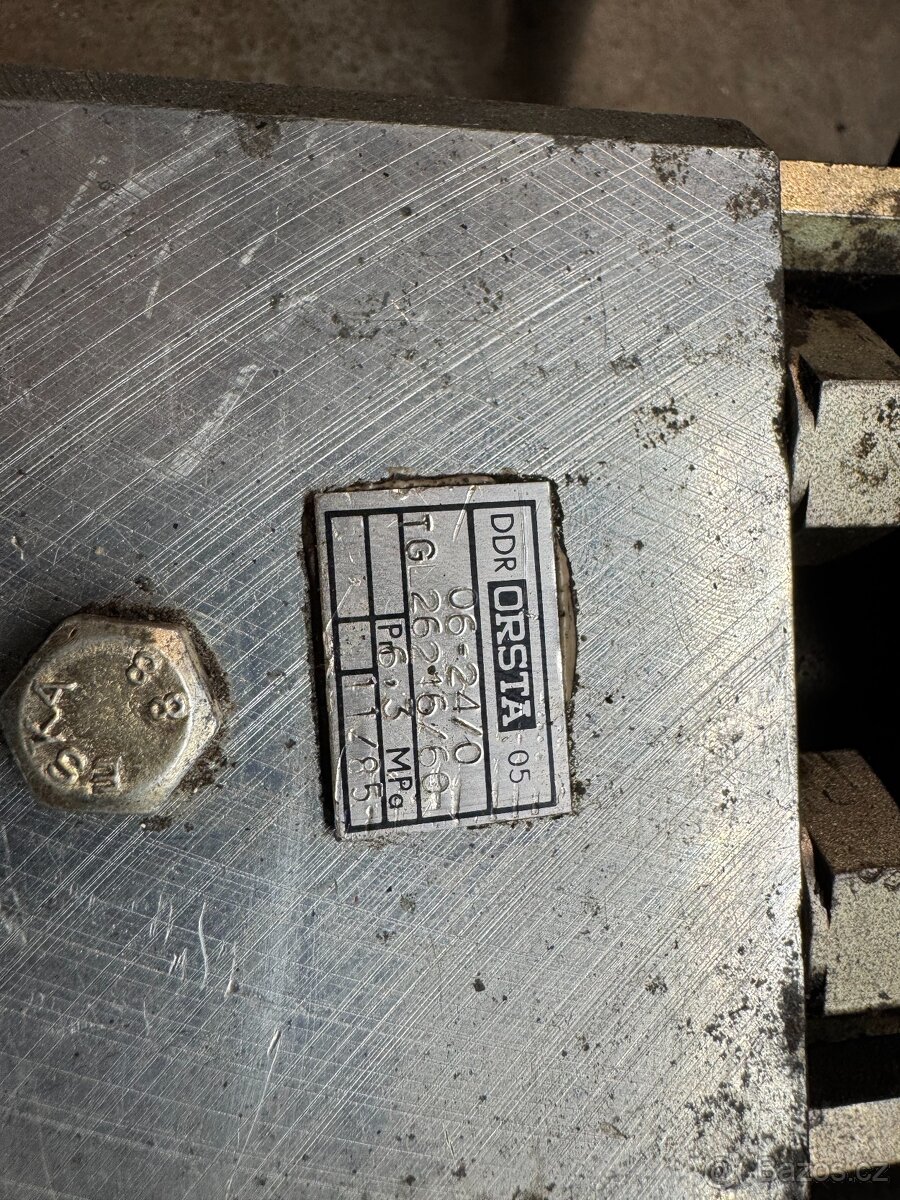 Náhradní díly na UNC 060 - 4