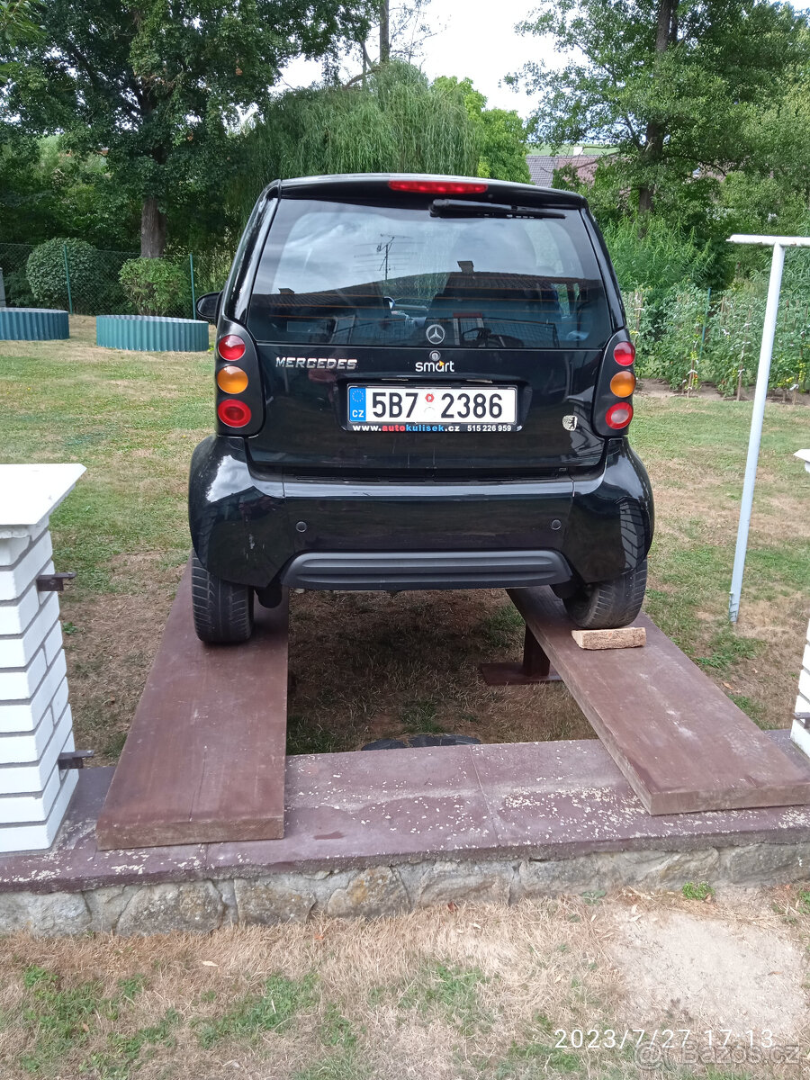 prodám zachovalý SMART - 4