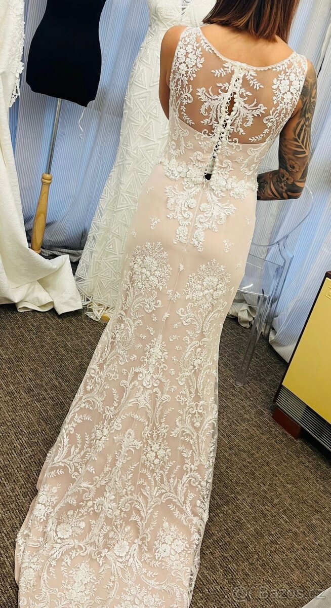 Krajkové svatební šaty - 4