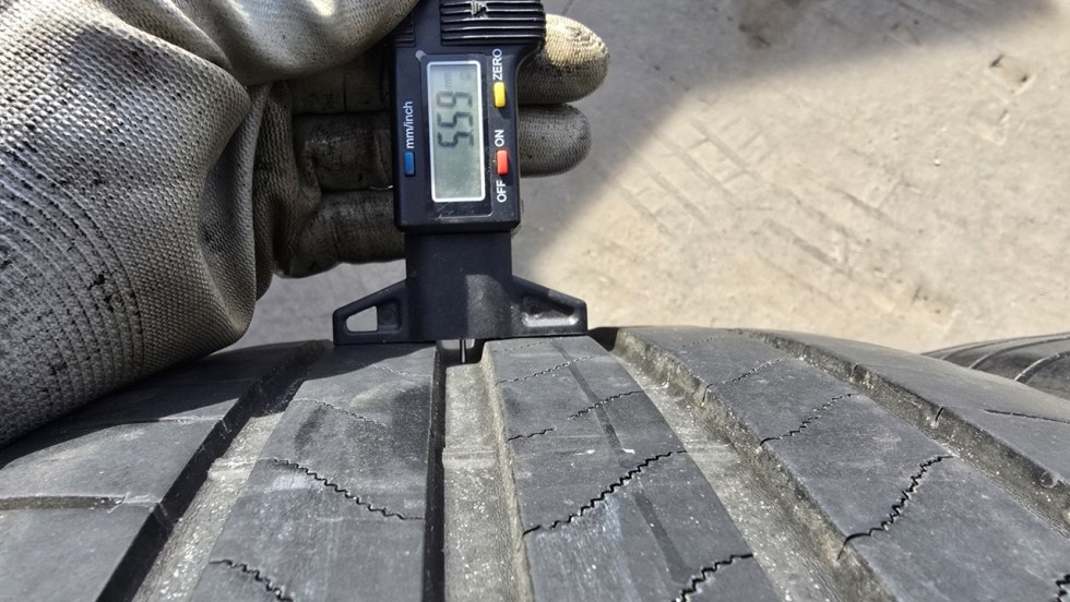 Letní pneu 235/45/20 Bridgestone - 4