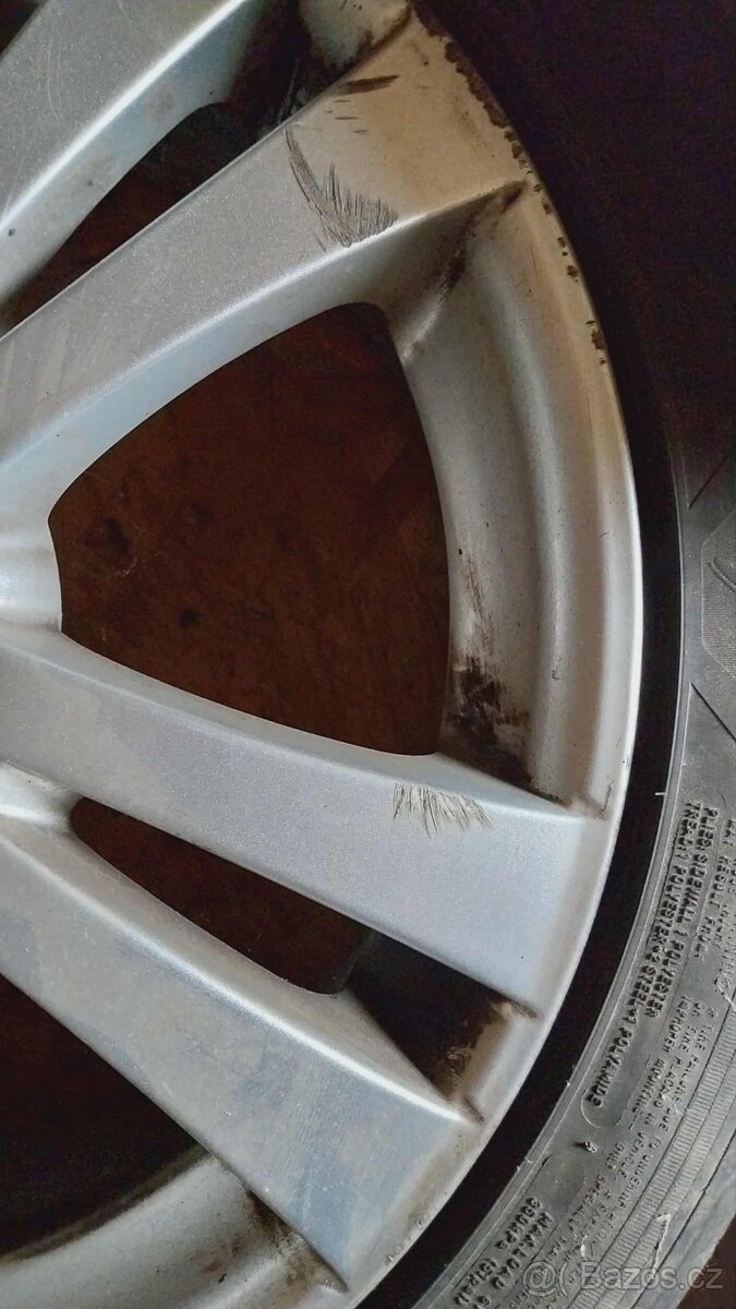 Prodám lité kola z auta Golf 5 variant - 4