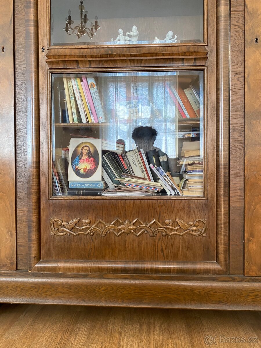 Dřevěná Skříň - 4