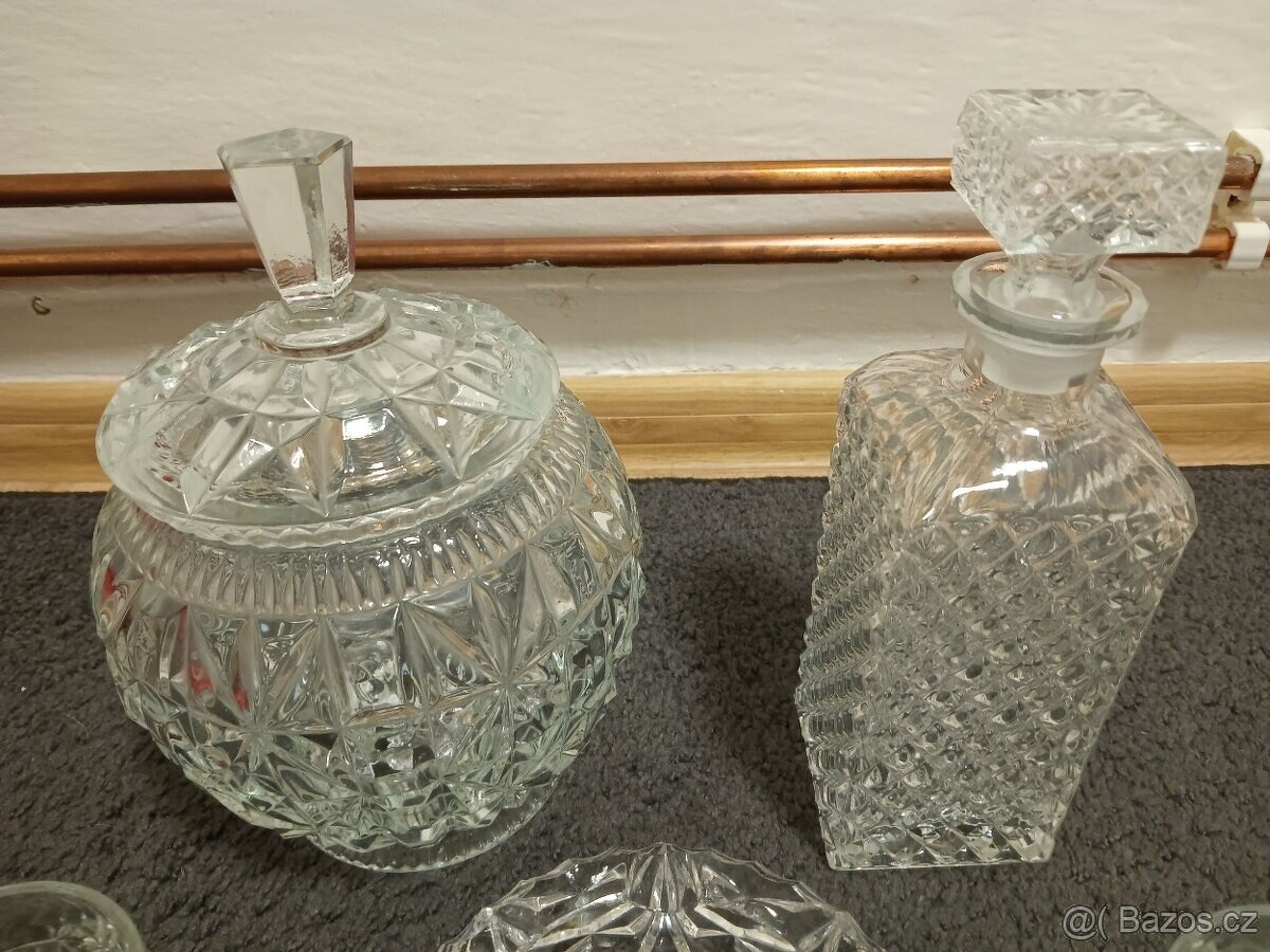 Prodám - Karafa a sklenky + dóza + popelník Top Stav - 4