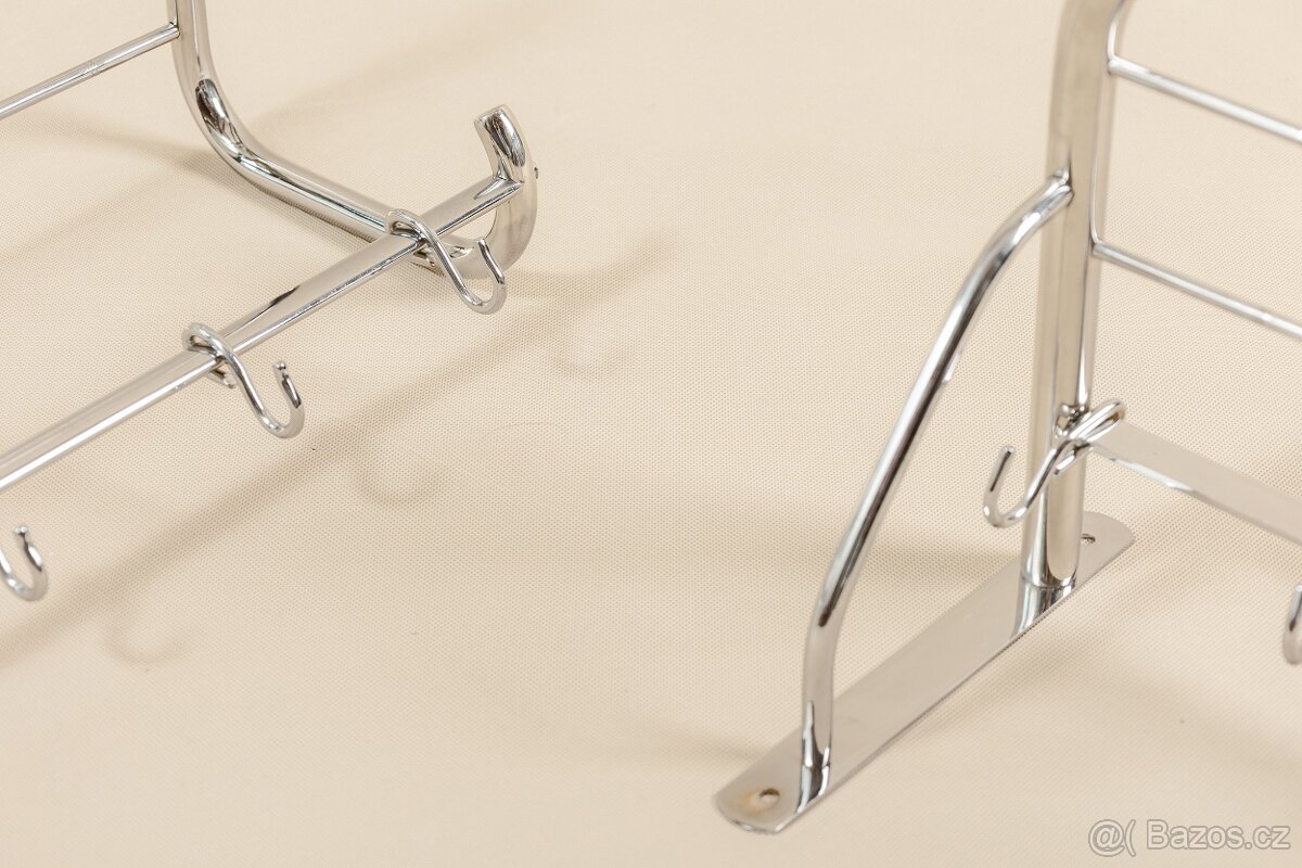 NÁSTĚNÝ VĚŠÁK-FUNKCIONALISMUS - 4