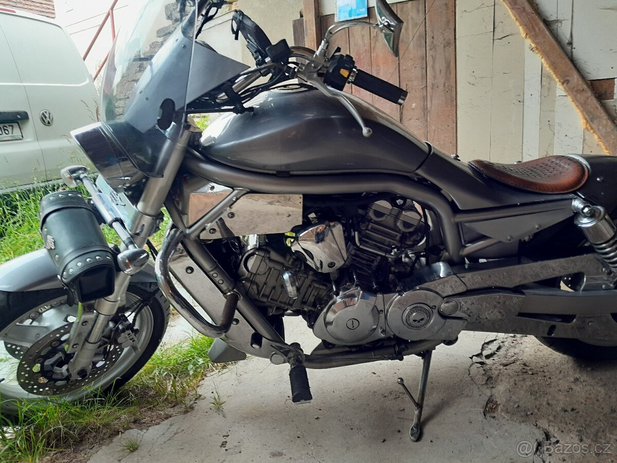 AQUILA Hyosung GV 650 - 4