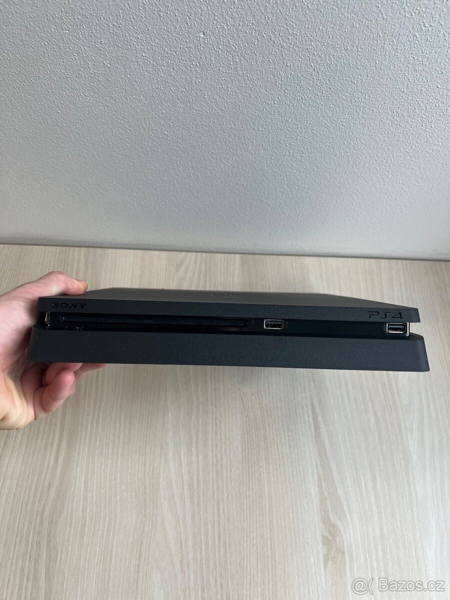 Herní konzole PS4 / PlayStation 4 Slim 1 TB + 2 ovladače - 4