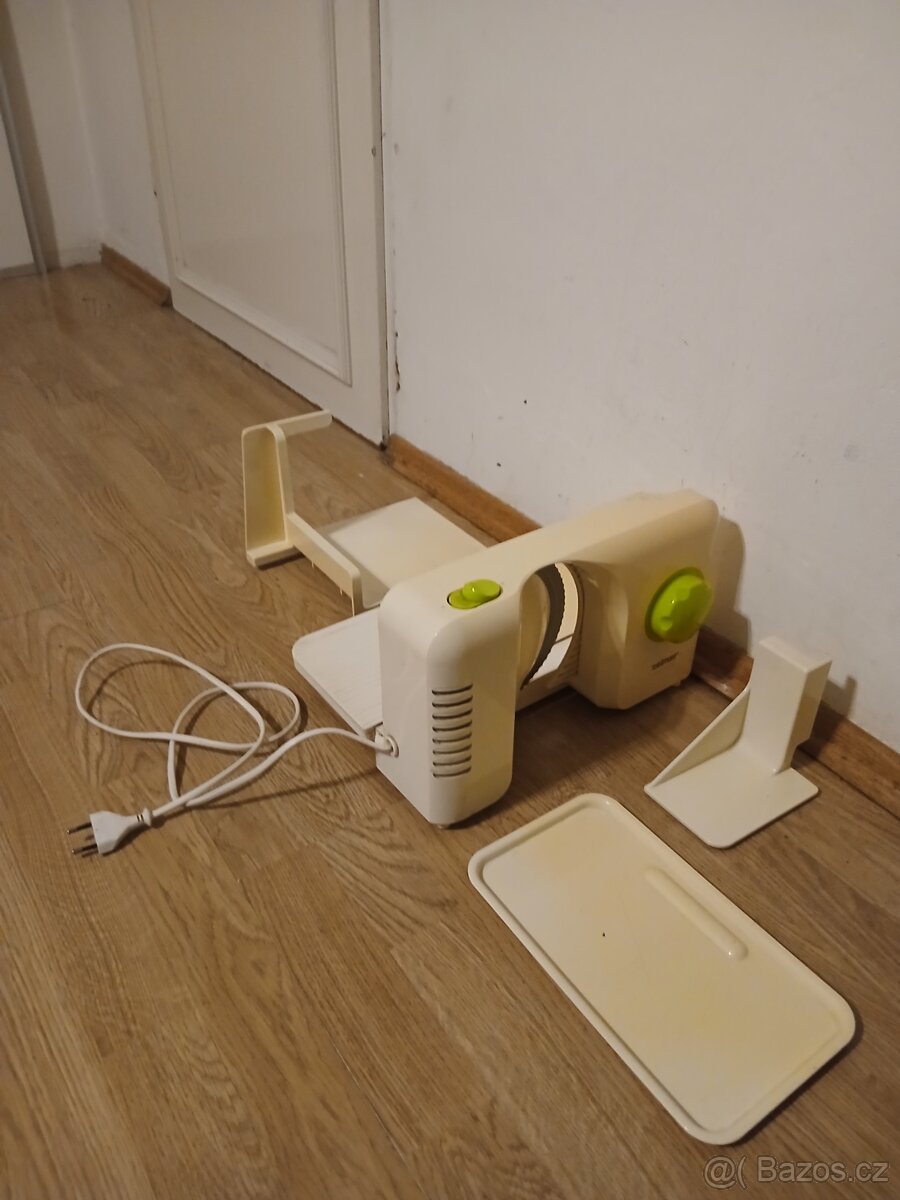 ELEKTRICKÝ KRAJEČ ZN. ZELMER 220 V. - 4