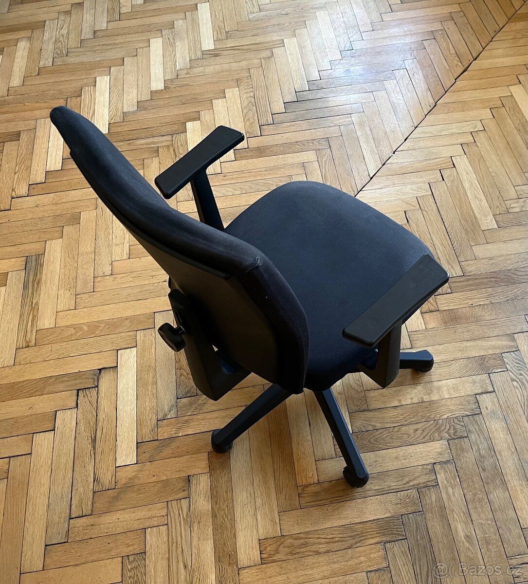 ČERNÁ KANCELÁŘSKÁ ŽIDLE - 4