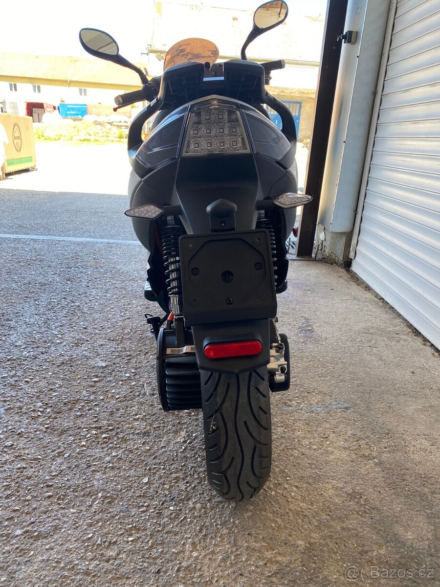 DAYTONA VERSUS 125e Elektro skútr BÍLÁ Nový - 4