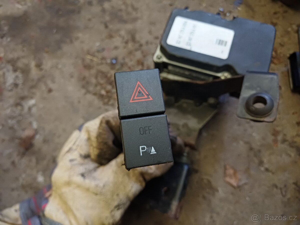 Zbytek dílů na Ford C-Max 1.8 benzín - 4