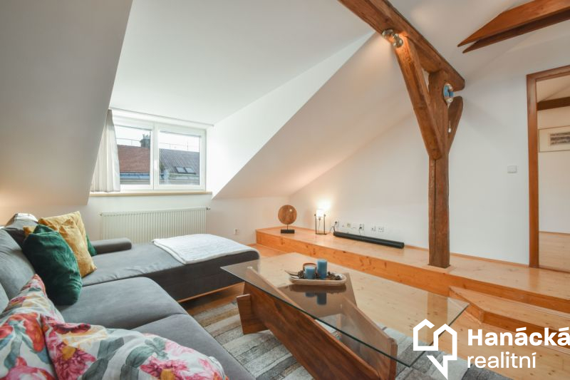 Pronájem podkrovního bytu 3+kk, 114 m² - ul.... - 4