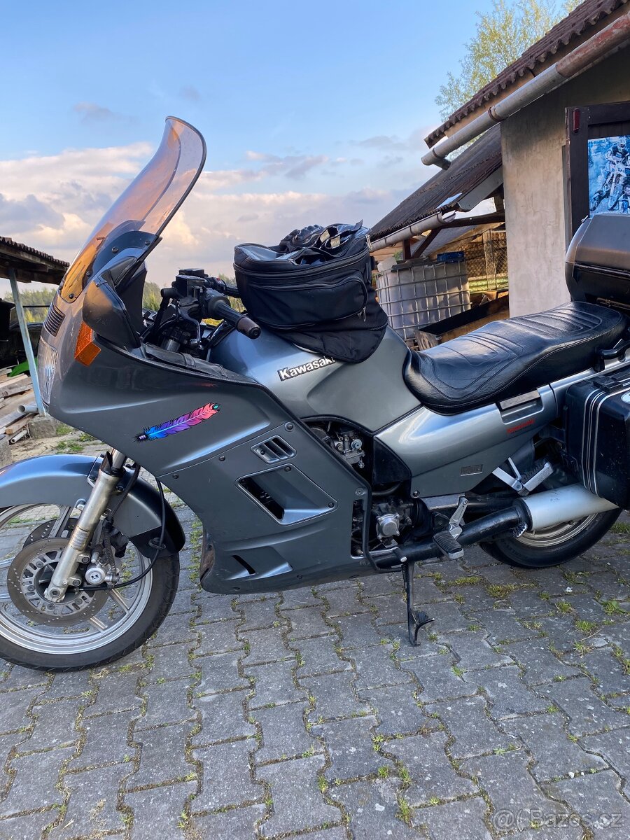 Kawasaki GTR 1000 - 4