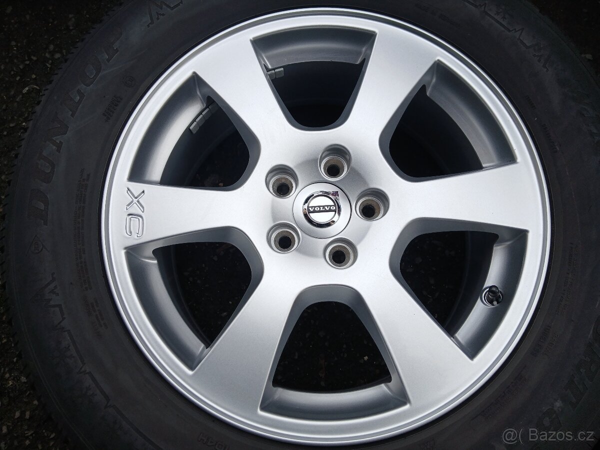 Prodám sadu Orig ALU kol Volvo 235/65R17 zimní - 4