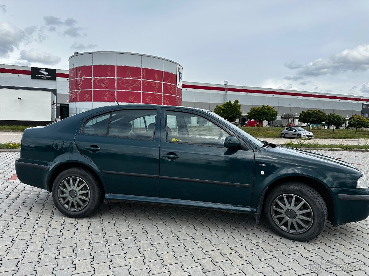 Škoda Octavia 1 1.6 74Kw / Benzín / - 4