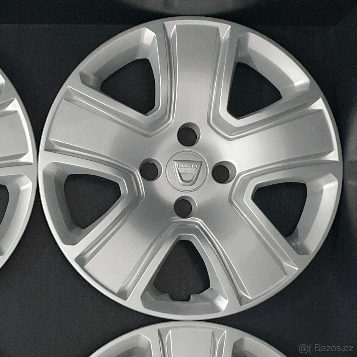Poklice Dacia 15" ORIGINÁLNÍ č. D12 - 4