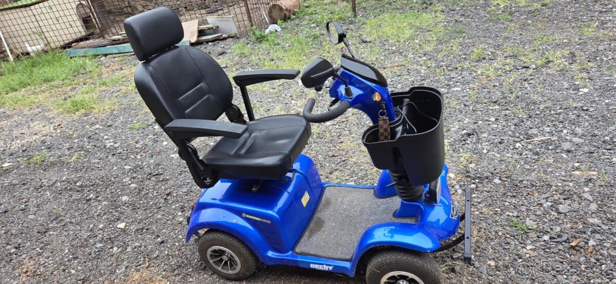 ZÁNOVNÍ ELEKTRICKÝ VOZÍK HECHT – MODRÝ, NOVÁ NABÍJEČKA – TOP