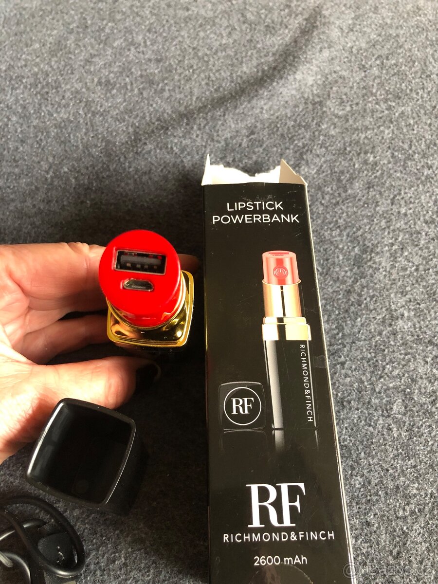 Powerbanka ve tvaru rtěnky - 4