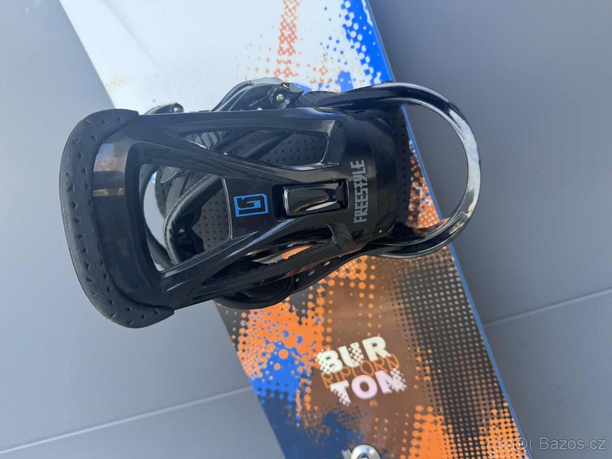 Snowboard Burton 145 cm + vázání + obal – jako nový - 4